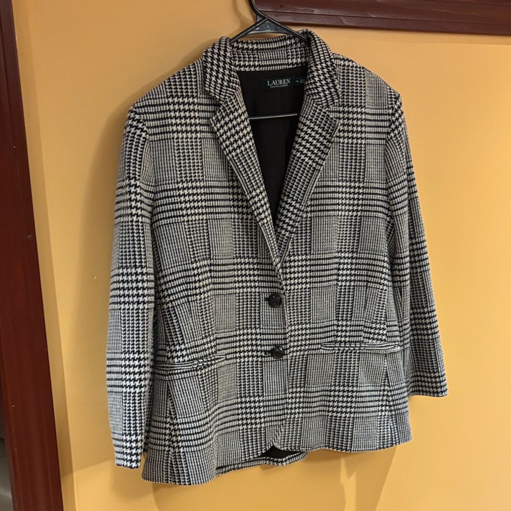 Ralph Lauren Women's Houndstooth Blazer in Black and White - Picture 4 of 4